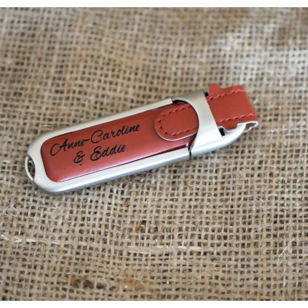 Clé USB 32Gb en étui en cuir marron à personnaliser