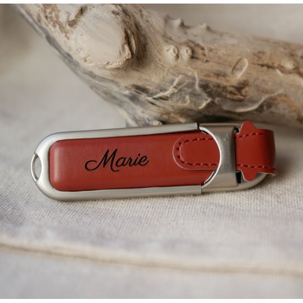Clé USB 32Gb en étui en cuir marron à personnaliser