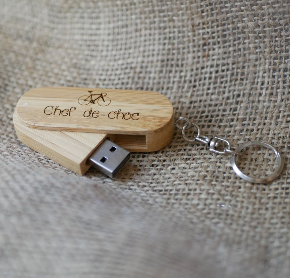 Clé USB bois bambou 32 Go en porte clef à graver et personnaliser