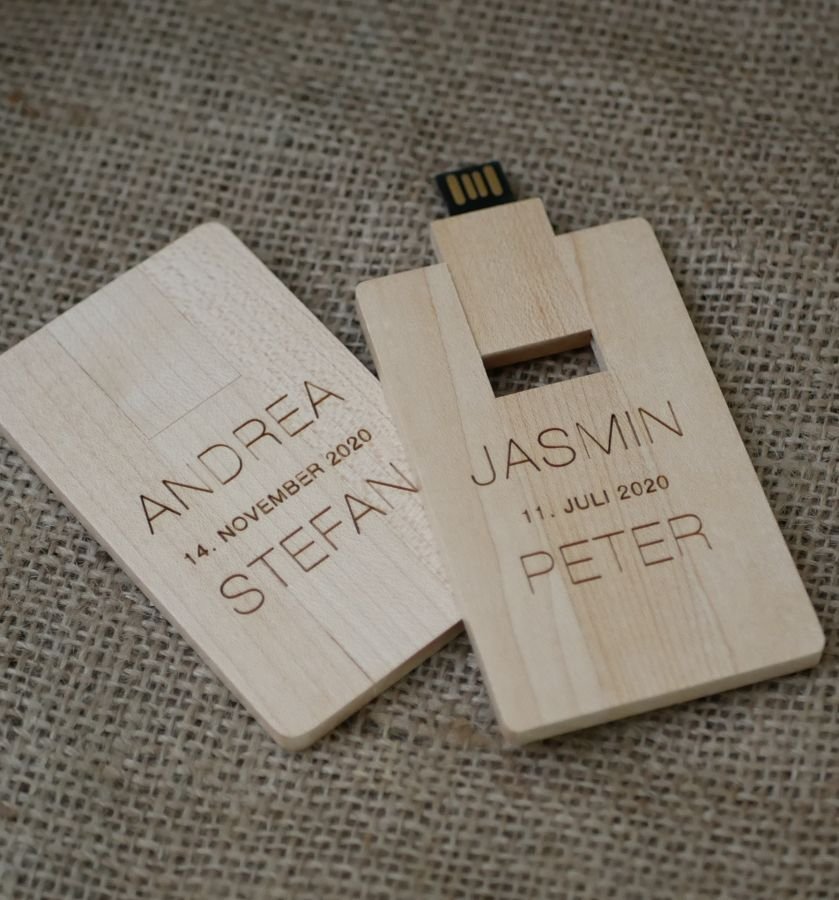 Clé USB carte en bois d'érable gravée à personnaliser