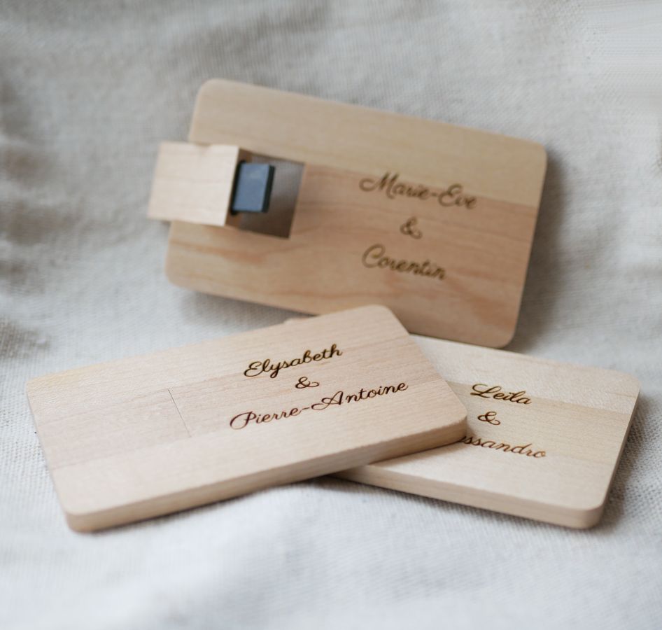 Clé USB carte en bois d'érable gravée à personnaliser