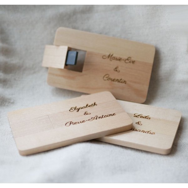 Clé USB carte en bois d'érable gravée à personnaliser