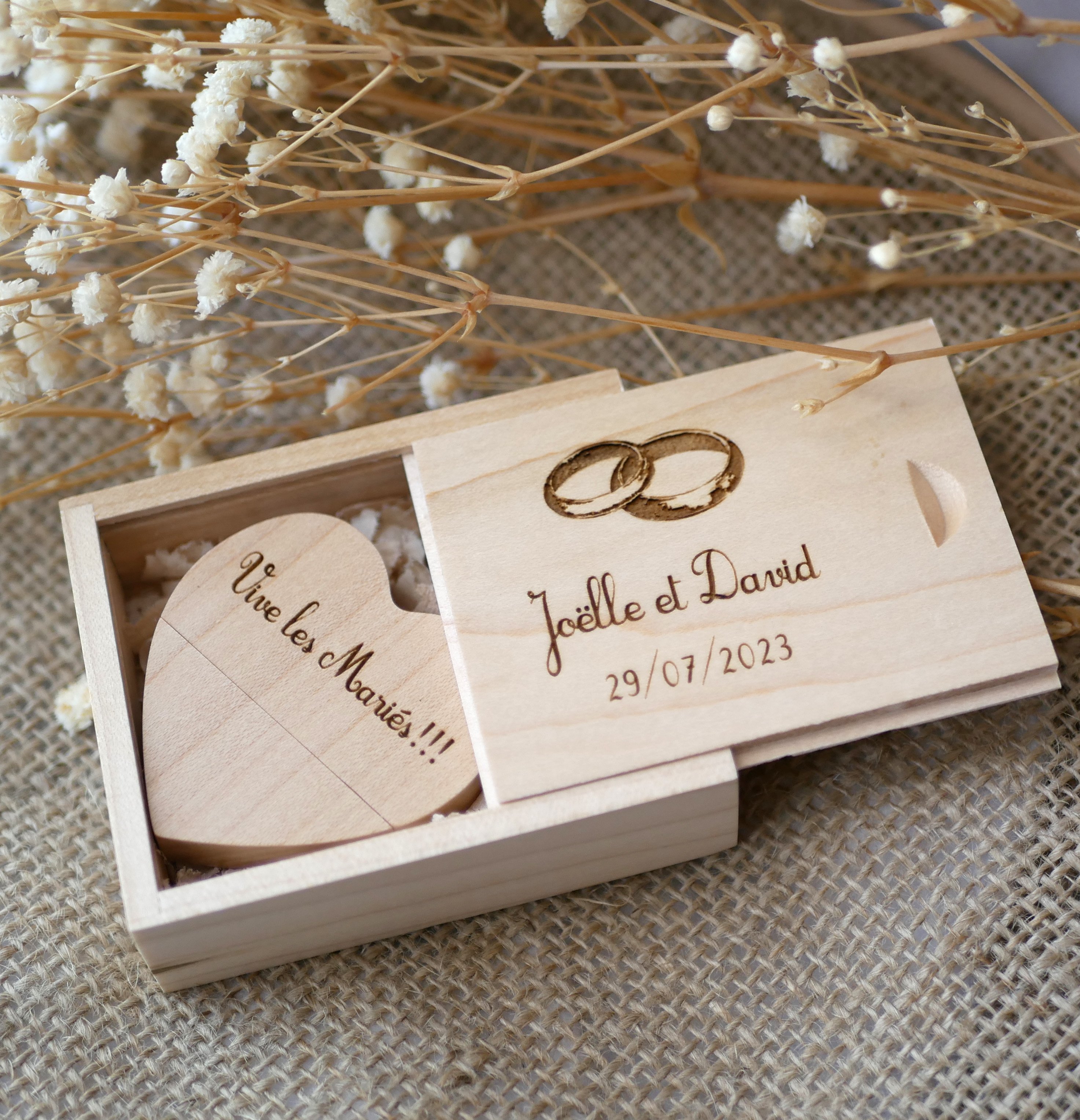 Cl&eacute; Usb Coeur 64 Go 3.0 dans coffret personnalis&eacute; bois clair