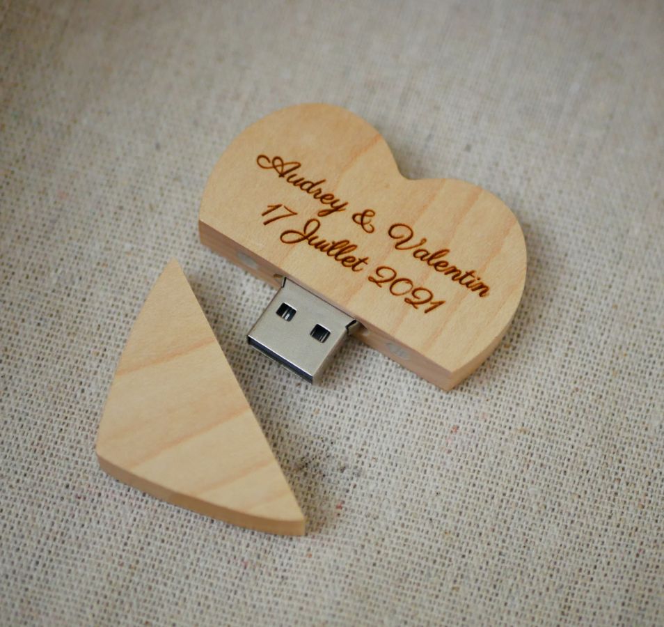 Clé Usb Coeur 32 Go dans coffret personnalisé bois clair