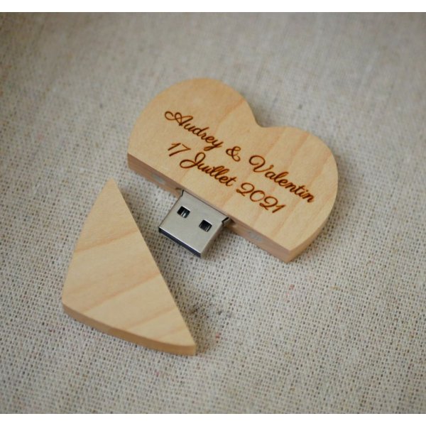 Clé Usb Coeur 32 Go dans coffret personnalisé bois clair