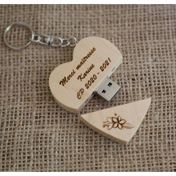 Cl&eacute; Usb Coeur 32 Go dans coffret personnalis&eacute; bois clair