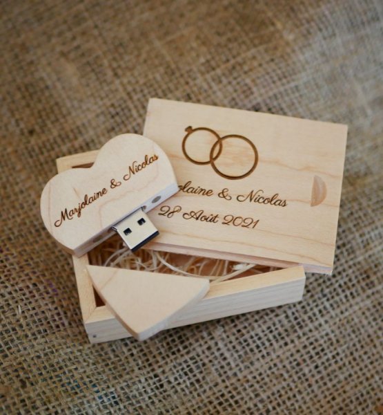 Clé Usb Coeur 32 Go dans coffret personnalisé bois clair