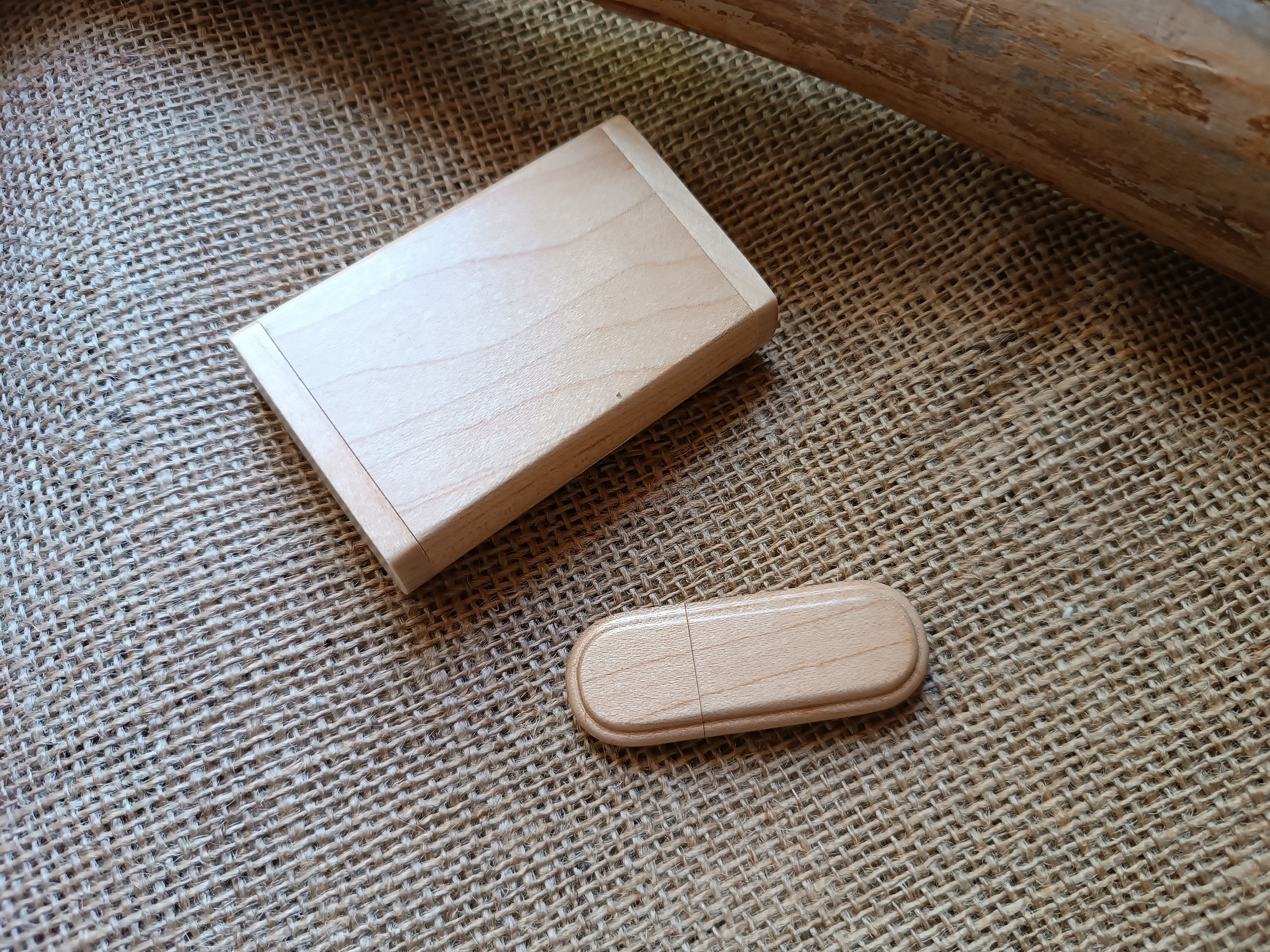 Cl&eacute; Usb grav&eacute;e 32 Go 2.0 dans coffret en bois d'&eacute;rable