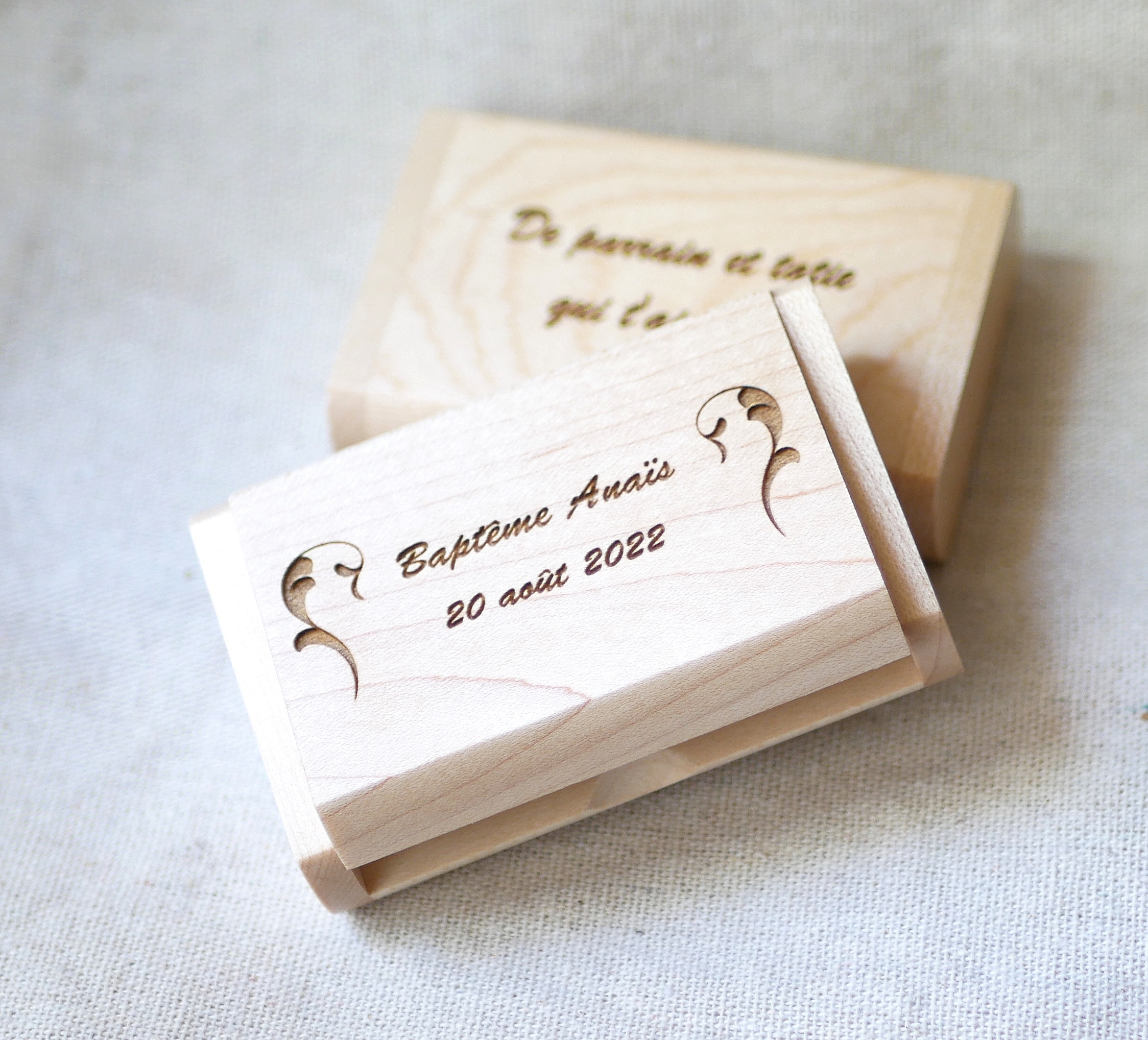 Cl&eacute; Usb grav&eacute;e 32 Go 2.0 dans coffret en bois d'&eacute;rable