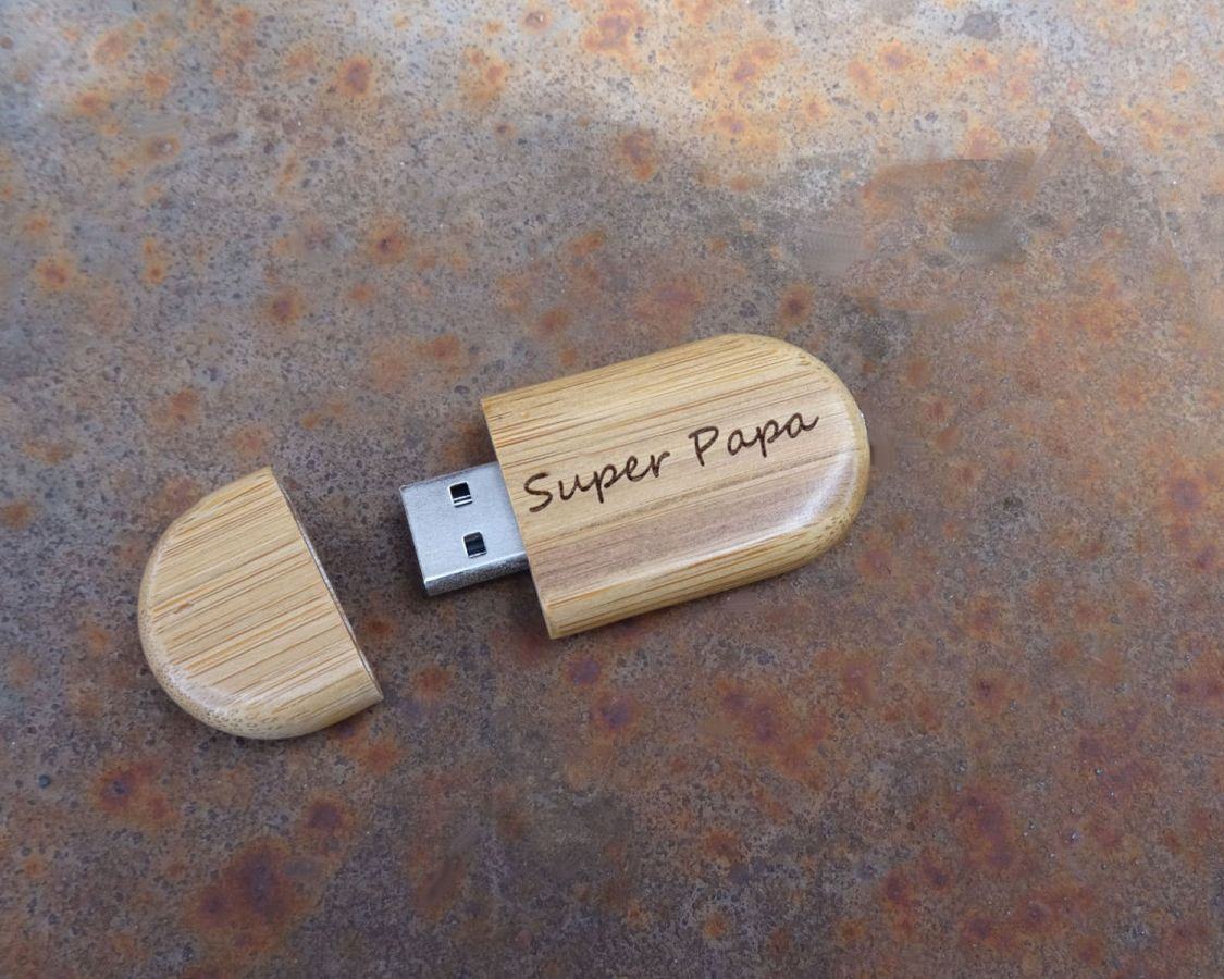 Clé USB ovale à personnaliser par gravure, bois au choix