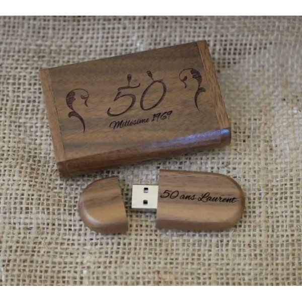 Coffret et Clé Usb 3.0 bois noyer 32 Go personnalisable