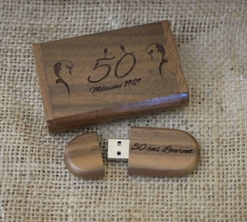 Coffret et Clé Usb 64 Go bois noyer personnalisable