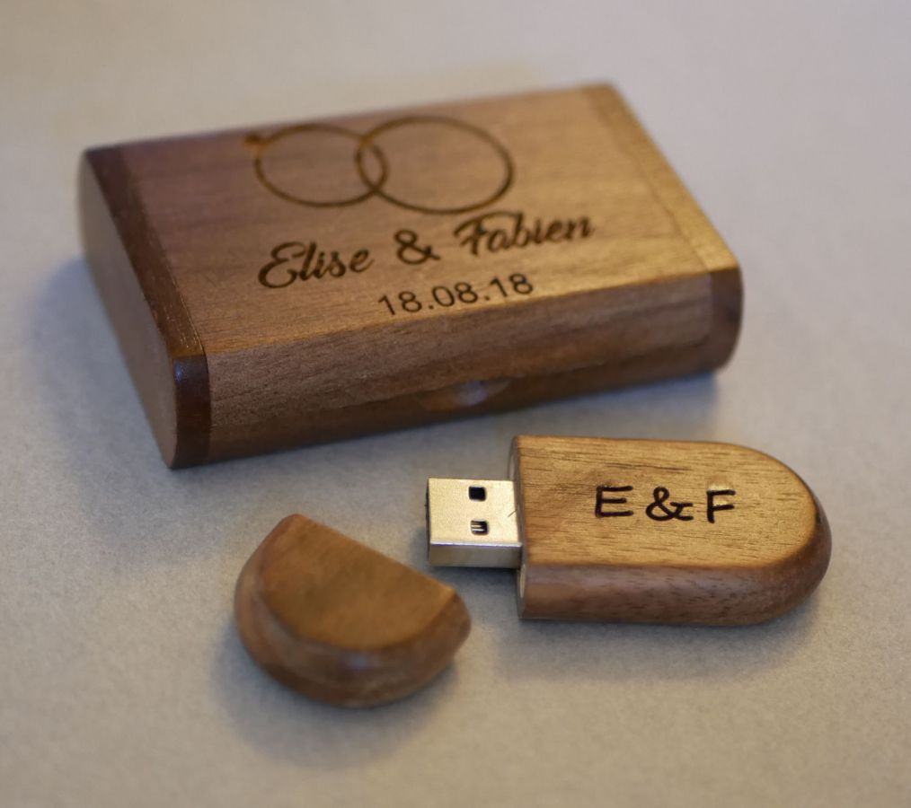 Coffret et Clé Usb 64 Go bois noyer personnalisable