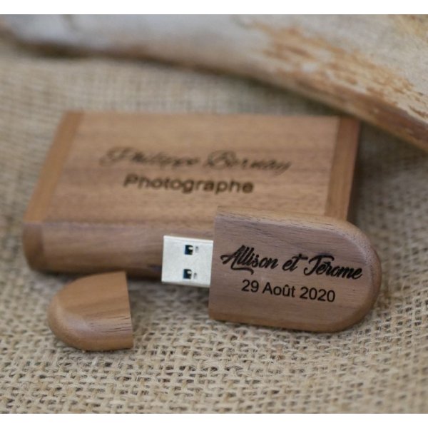Coffret et Clé Usb 3.0 bois noyer 32 Go personnalisable