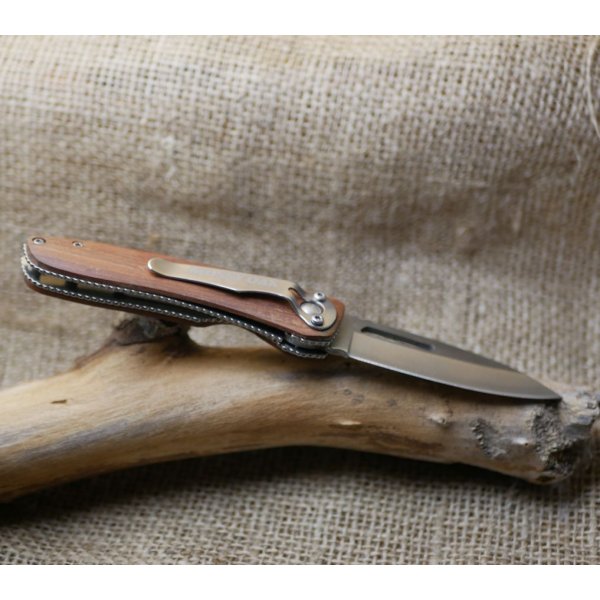 Couteau au manche en bois gravé à personnaliser