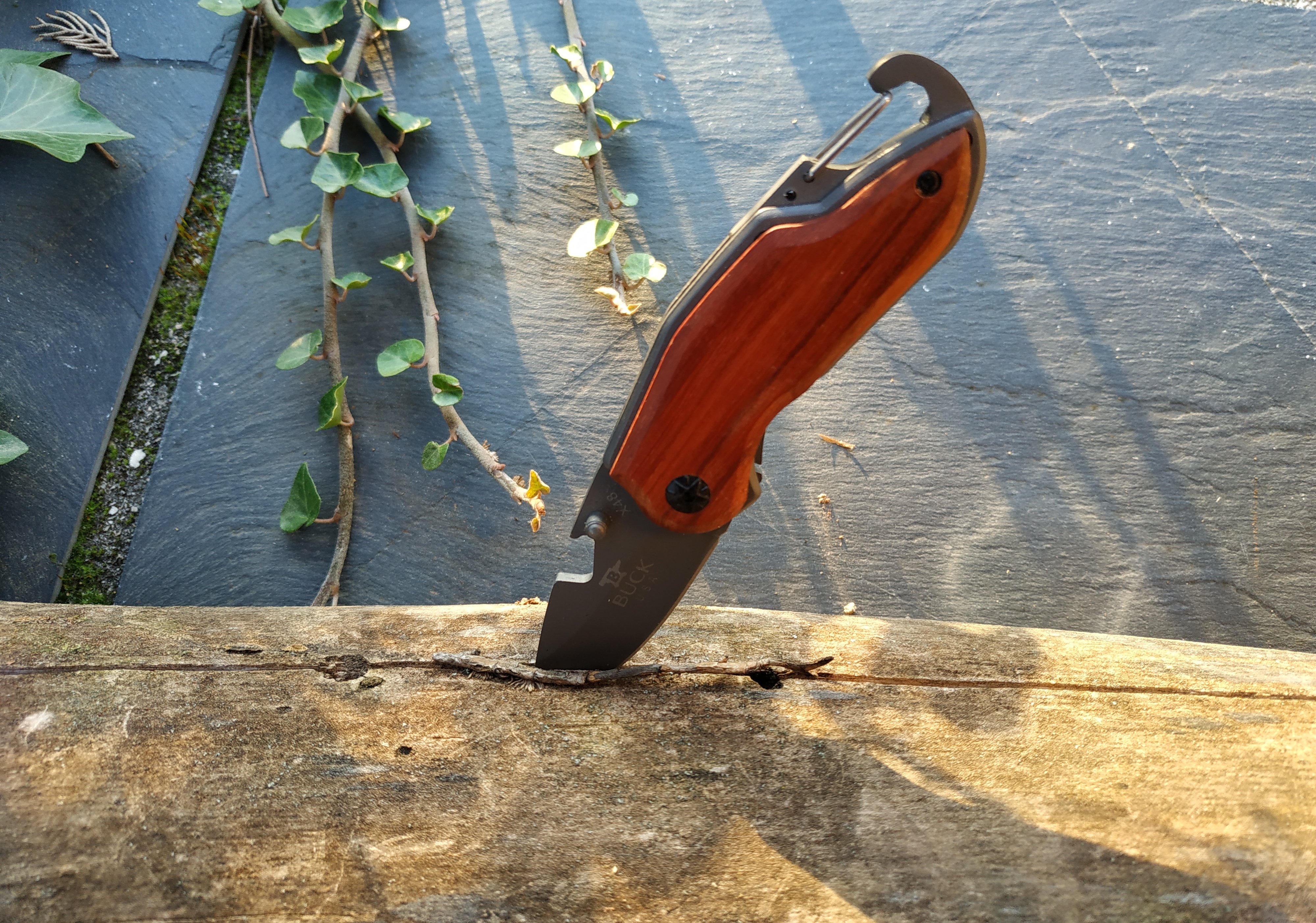 Couteau de poche pliable, manche en bois avec gravure