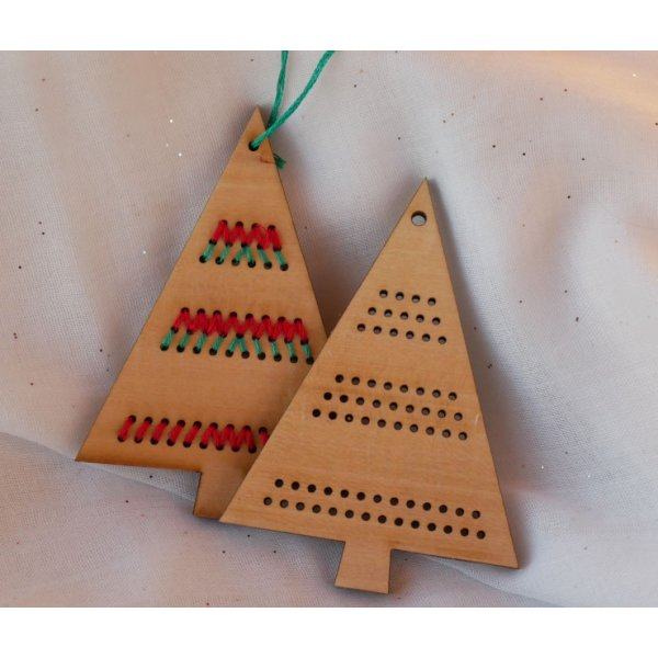 Duo de sapins en bois pour déco de Noël à broder soi-même 