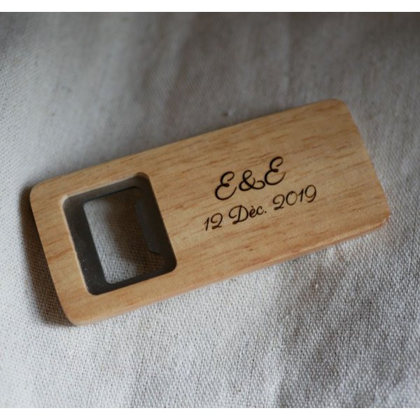 Décapsuleur plat en bois gravé à personnaliser, cadeau mariage 