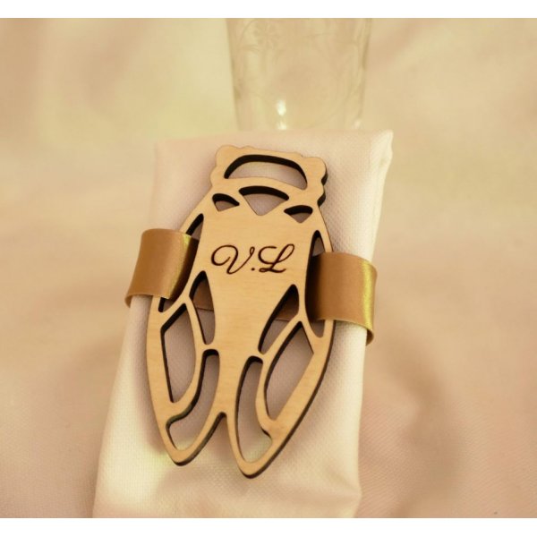 5 marques places en bois Cigales &agrave; personnaliser au pr&eacute;nom