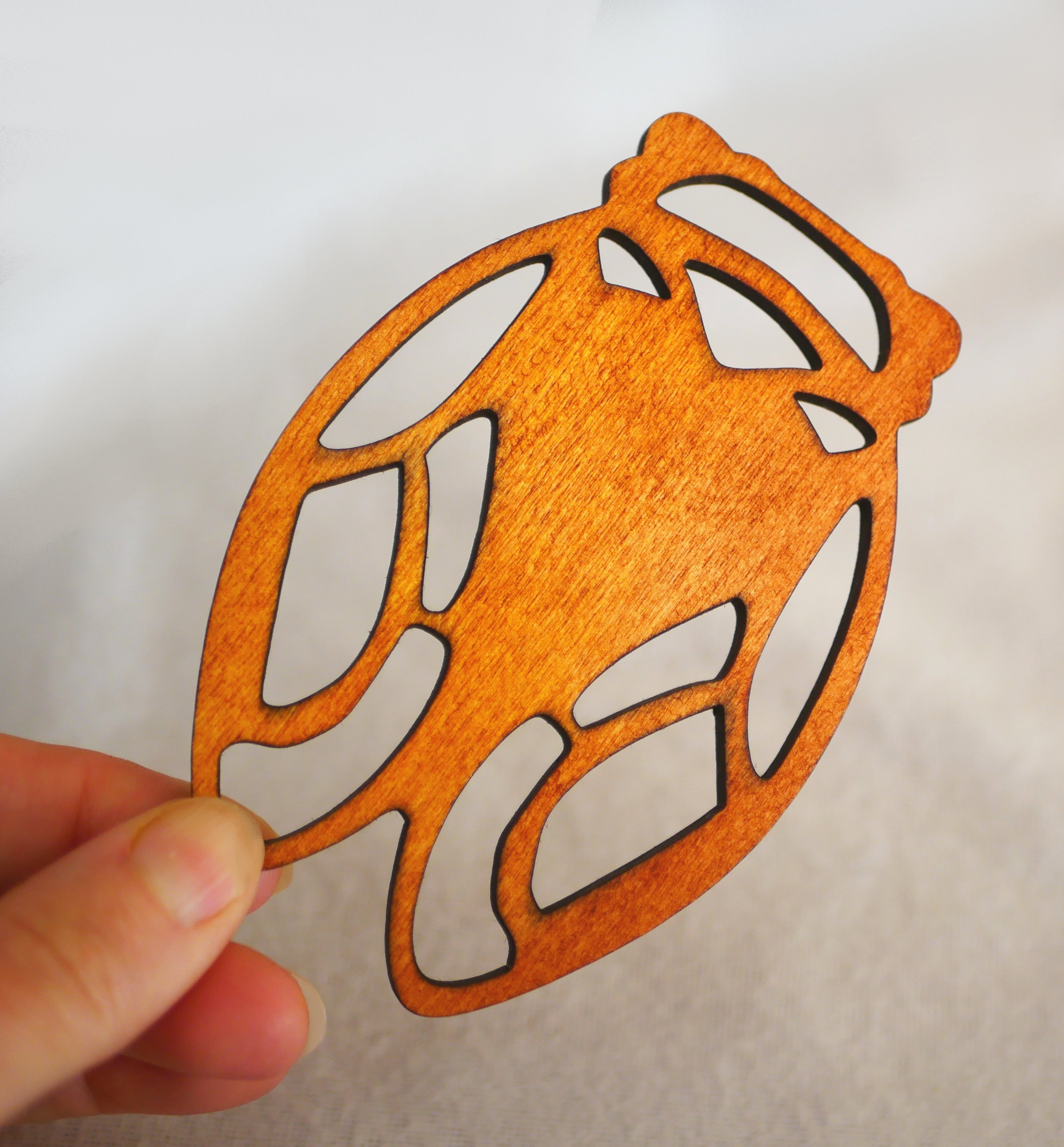 5 marques places en bois Cigales &agrave; personnaliser au pr&eacute;nom