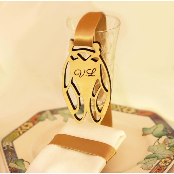 5 marques places en bois Cigales &agrave; personnaliser au pr&eacute;nom