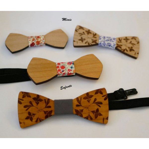 Mini noeud papillon enfant en bois gravé de fleurs à personnaliser assorti au modèle enfant et homme