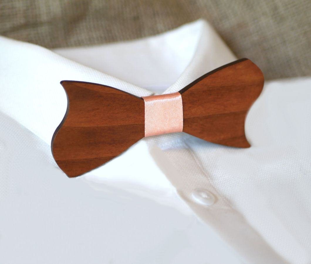 Noeud papillon forme asymétrique en bois de merisier à personnaliser Made in France