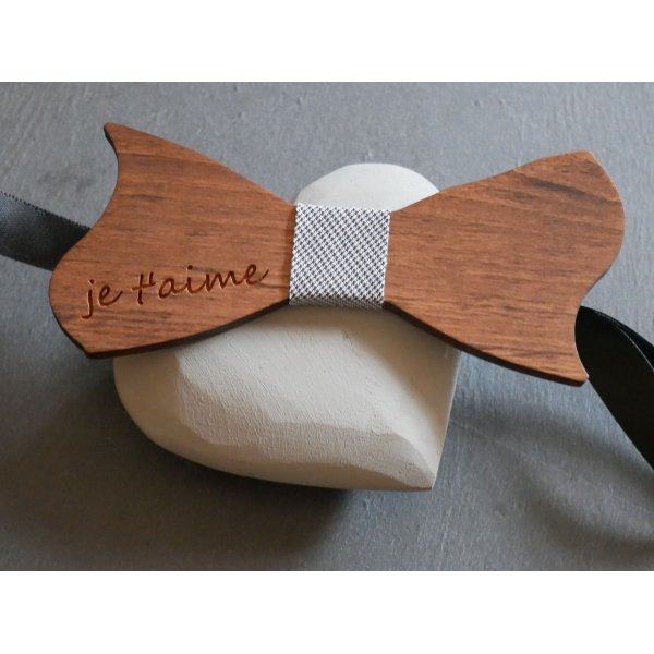 Noeud papillon forme asymétrique en bois de merisier à personnaliser Made in France