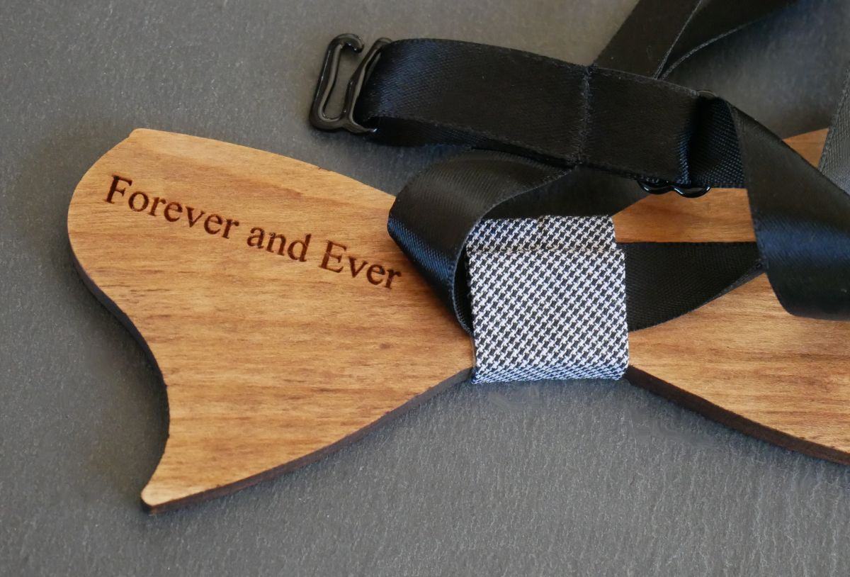 Noeud papillon forme asymétrique en bois de merisier à personnaliser Made in France