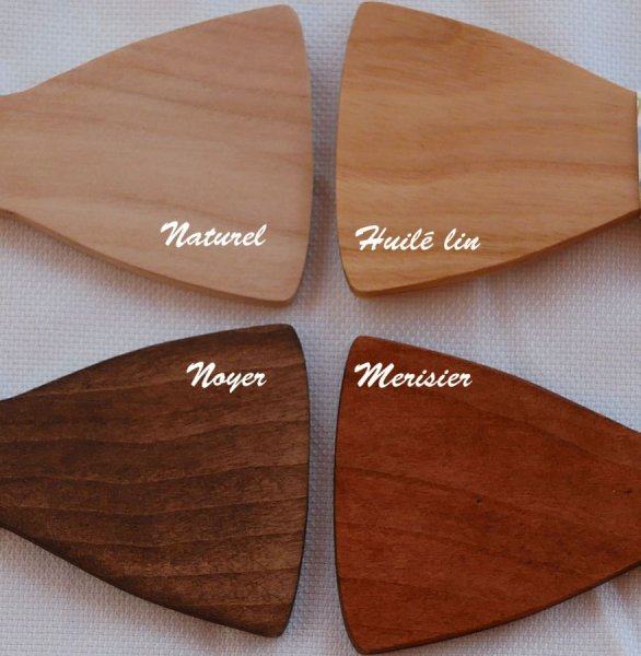 Noeud papillon forme originale asymétrique en bois merisier à personnaliser