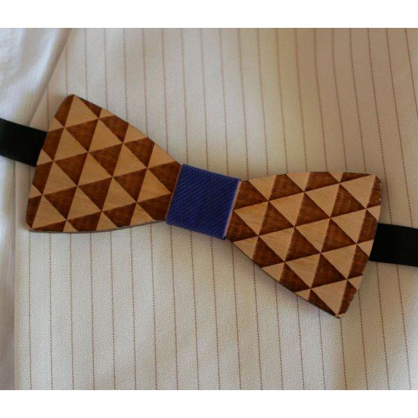 Noeud papillon en bois grav&eacute; de triangles