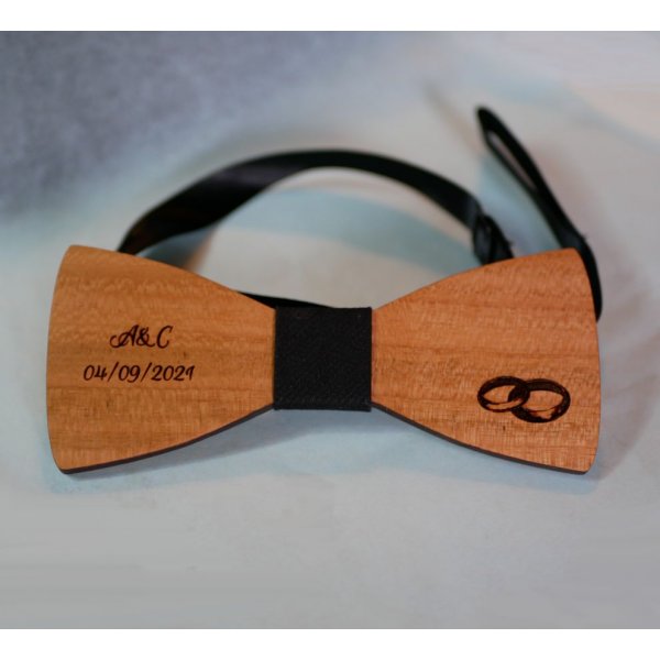 Noeud papillon en bois pour mariage gravé d'alliances fabriqué en France