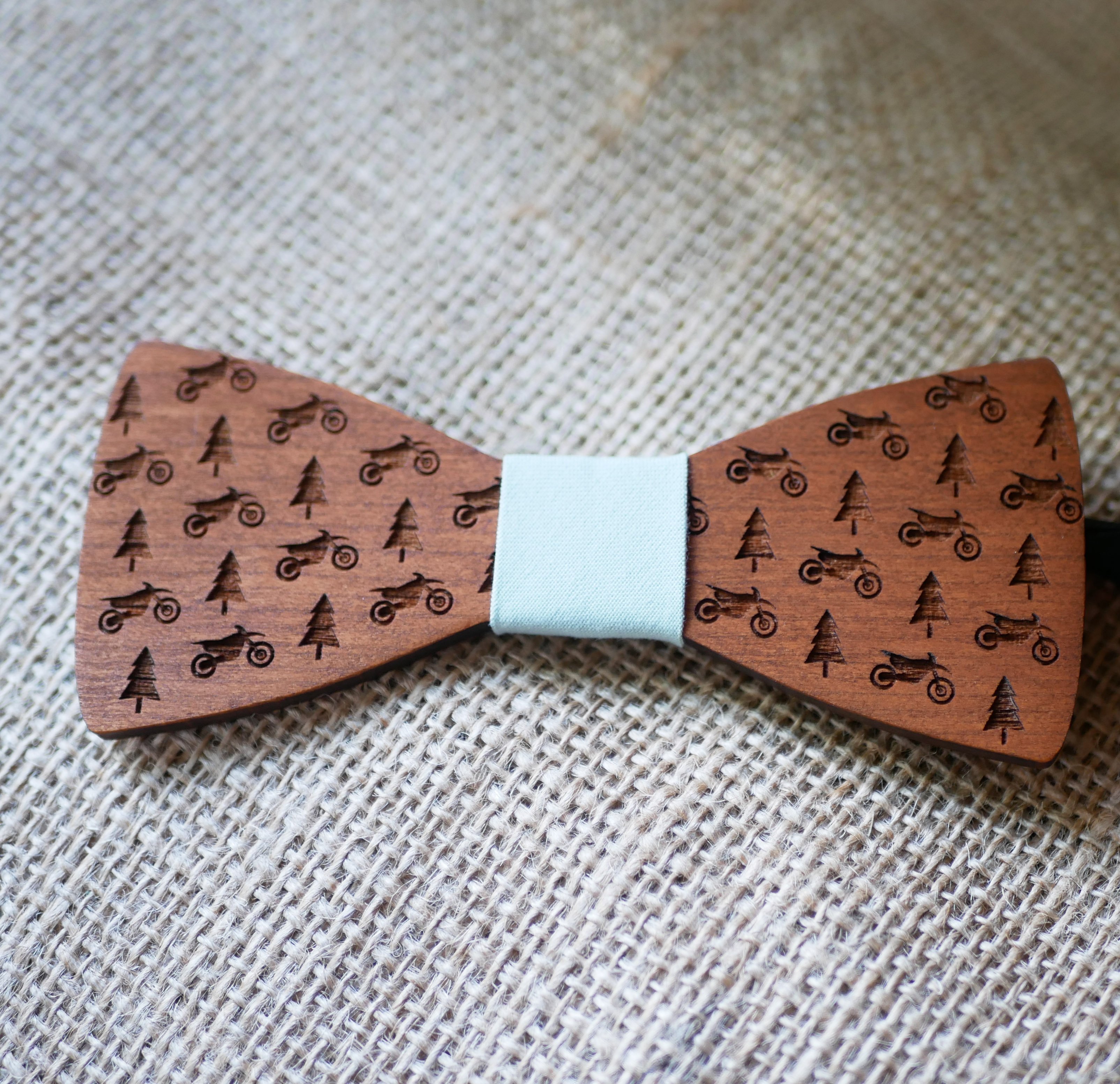 Noeud papillon en bois mini dessin grav&eacute;s &agrave; personnaliser fabriqu&eacute; en France