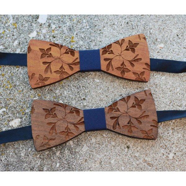 Noeud papillon en bois gravé de grandes fleurs à personnaliser