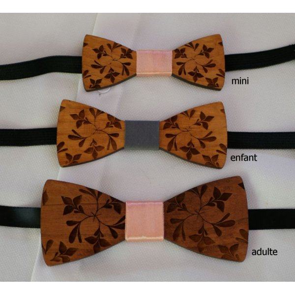 Noeud papillon en bois gravé de grandes fleurs à personnaliser