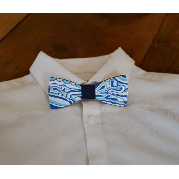 Noeud papillon en bois peint Hippie chic bleu argent, une création artisanale unique