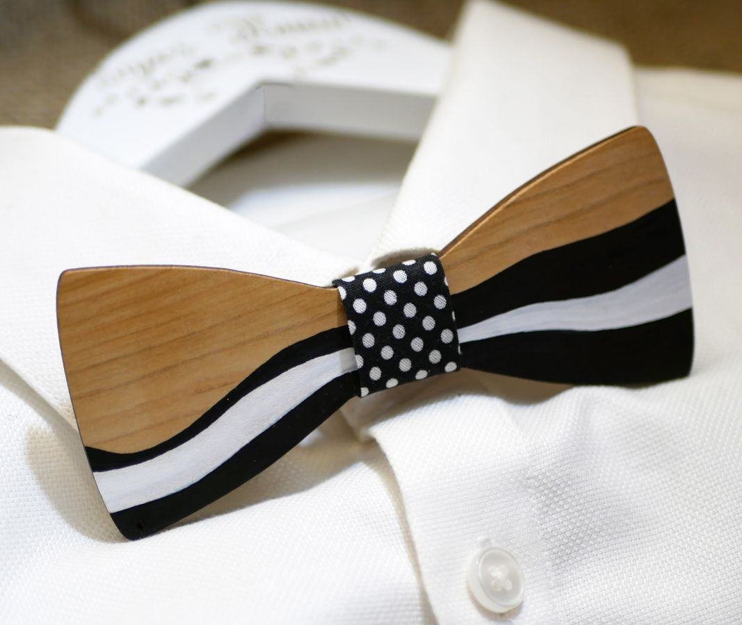 Noeud papillon en bois peint façon ruban noir et blanc