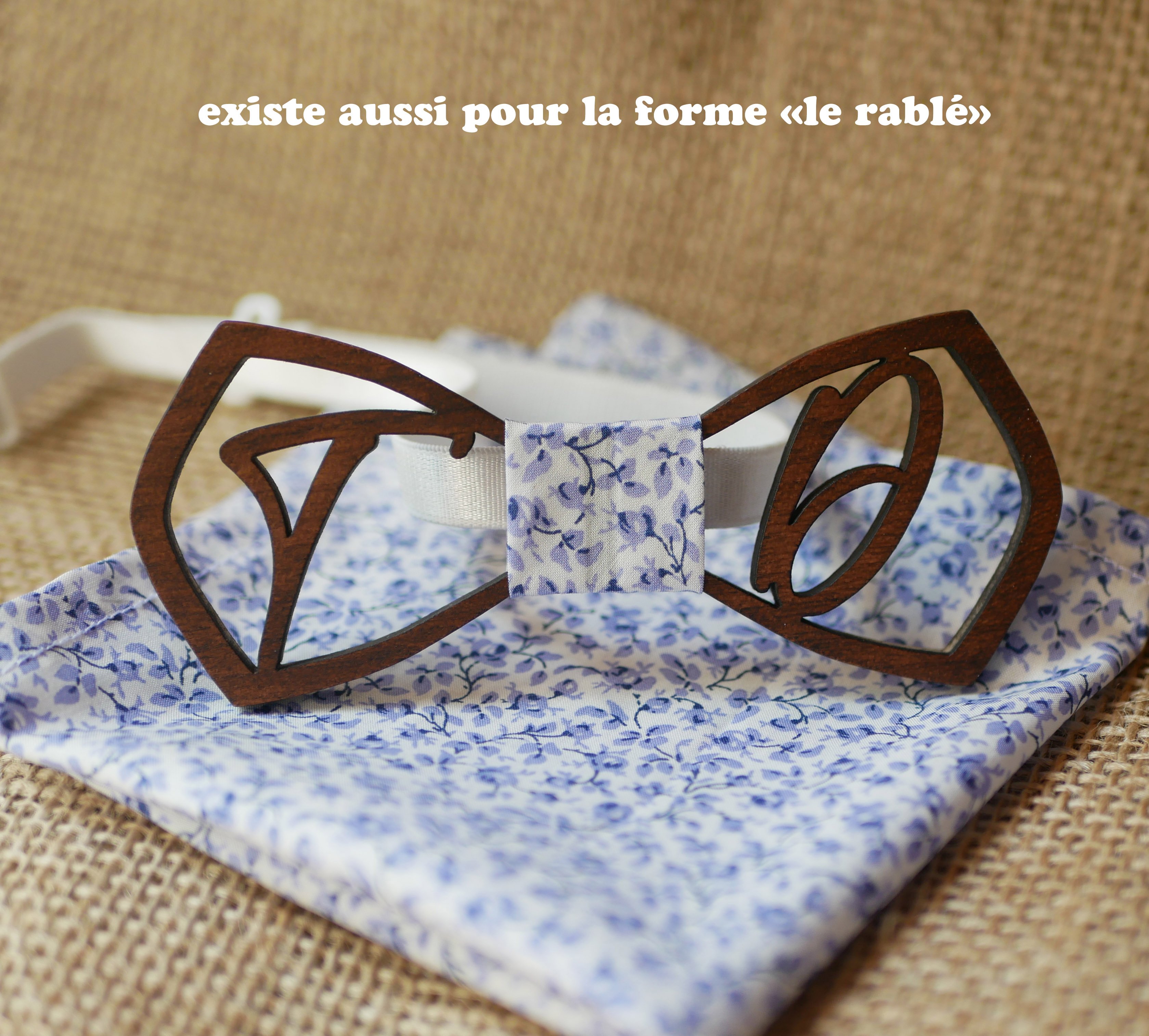 Noeud papillon en bois personnalis&eacute; par 2 initiales