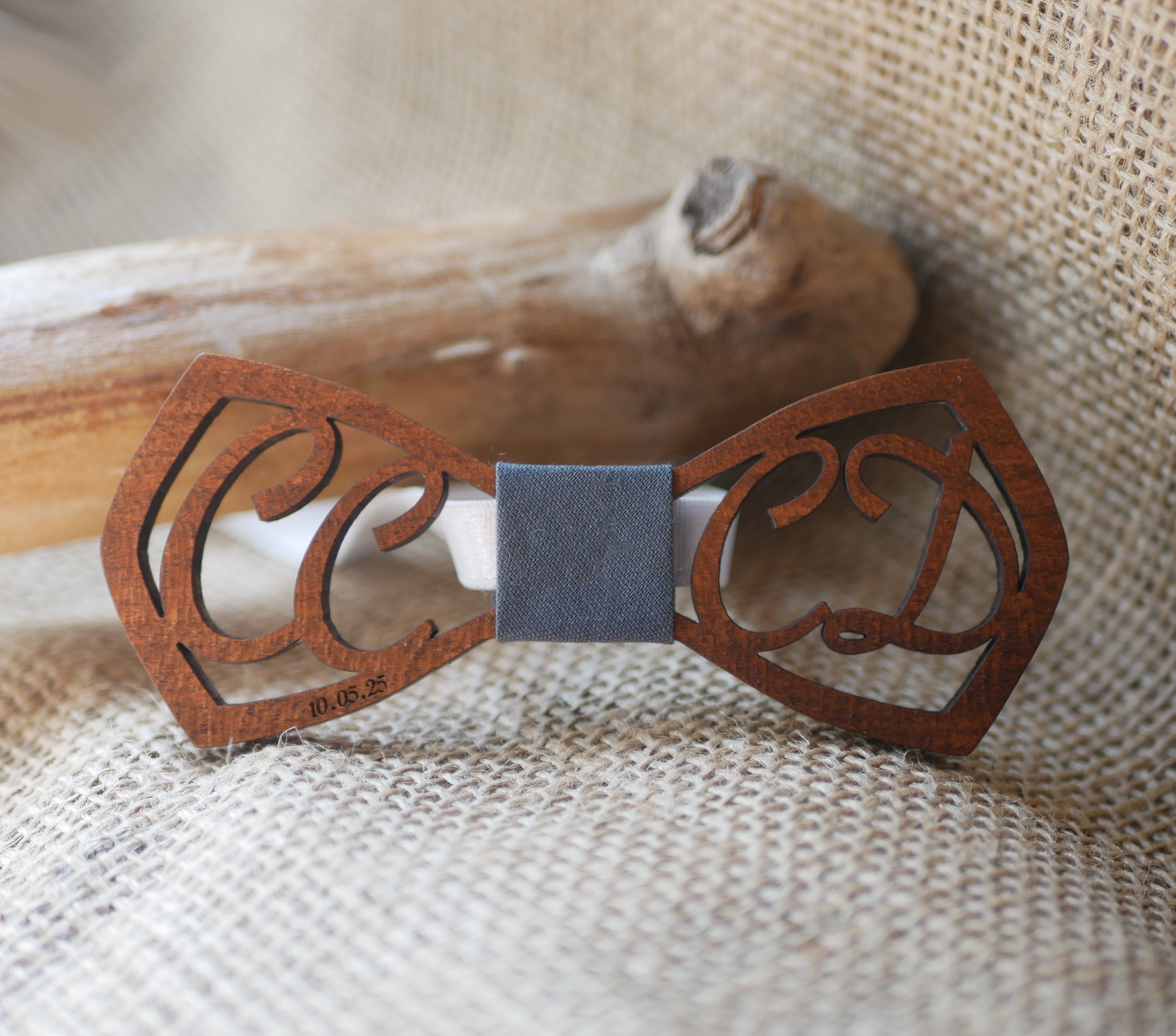 Noeud papillon en bois Le Rabl&eacute; doubles initiales personnalis&eacute;es