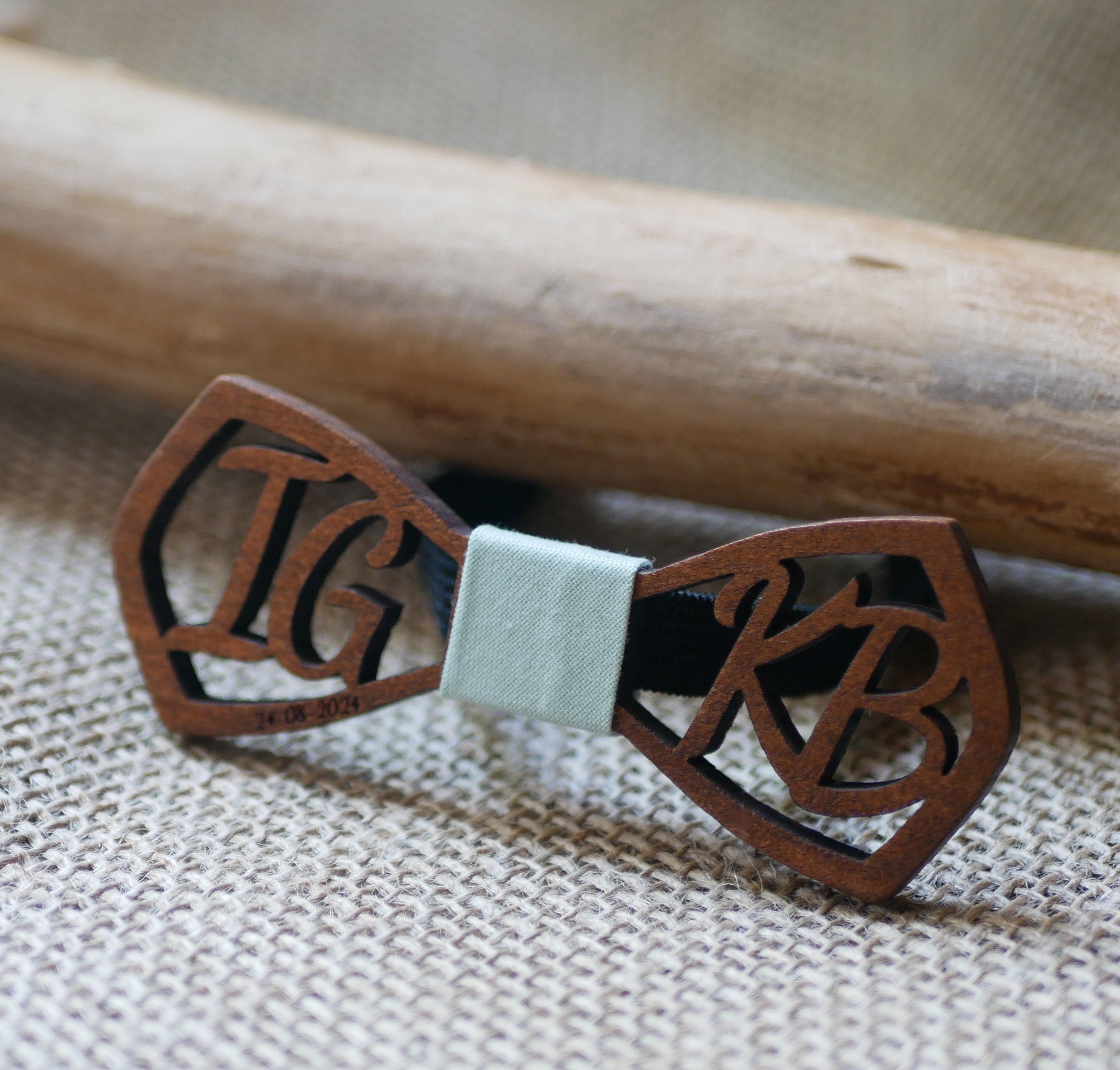 Noeud papillon en bois Le Rabl&eacute; doubles initiales personnalis&eacute;es