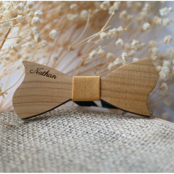 Noeud papillon enfant en bois merisier asym&eacute;trique &agrave; personnaliser