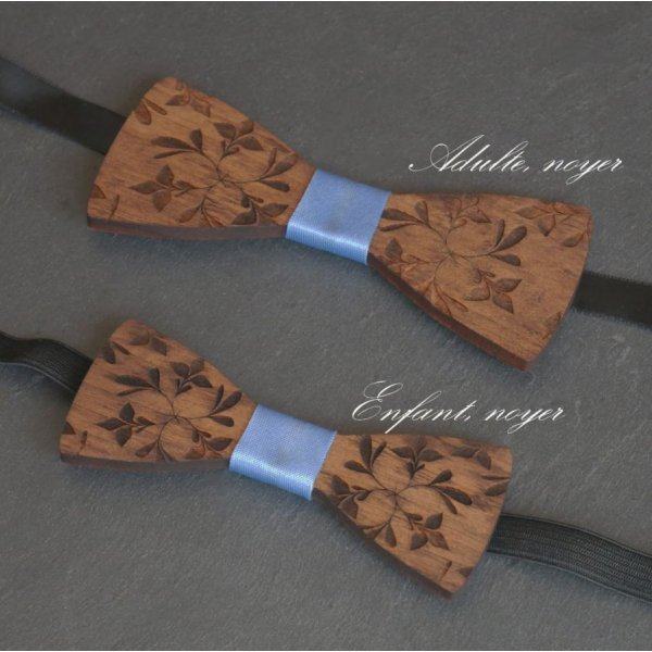 Noeud papillon enfant en bois gravé de fleurs à personnaliser assorti au modèle homme