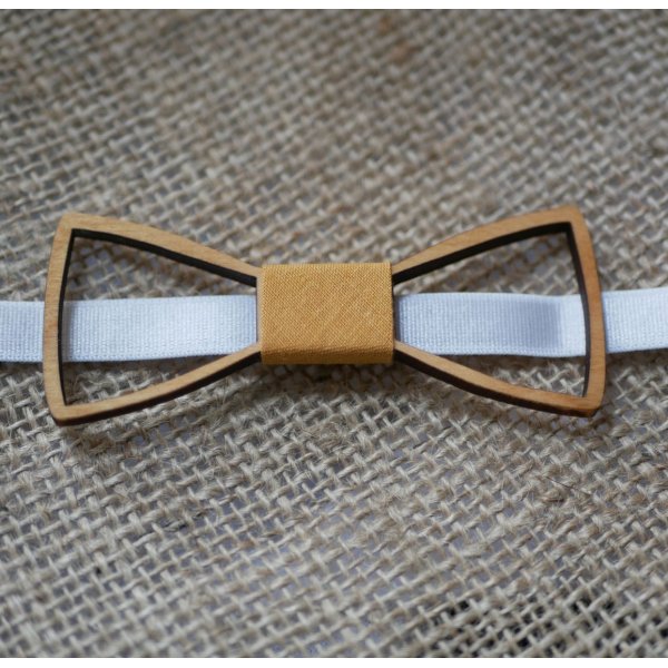 Noeud papillon Mini en bois aux arasbesques évidées 