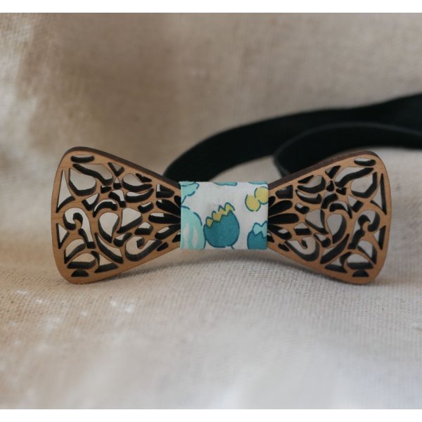 Noeud papillon Mini en bois aux arasbesques évidées 