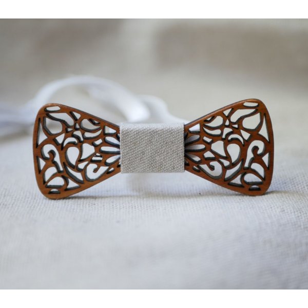 Noeud papillon Mini en bois aux arasbesques évidées 