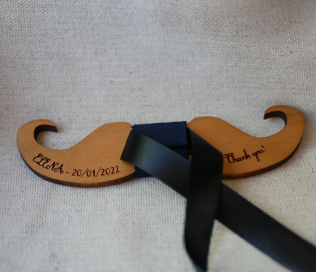 Noeud papillon Moustache en bois merisier à personnaliser fabriqué en France