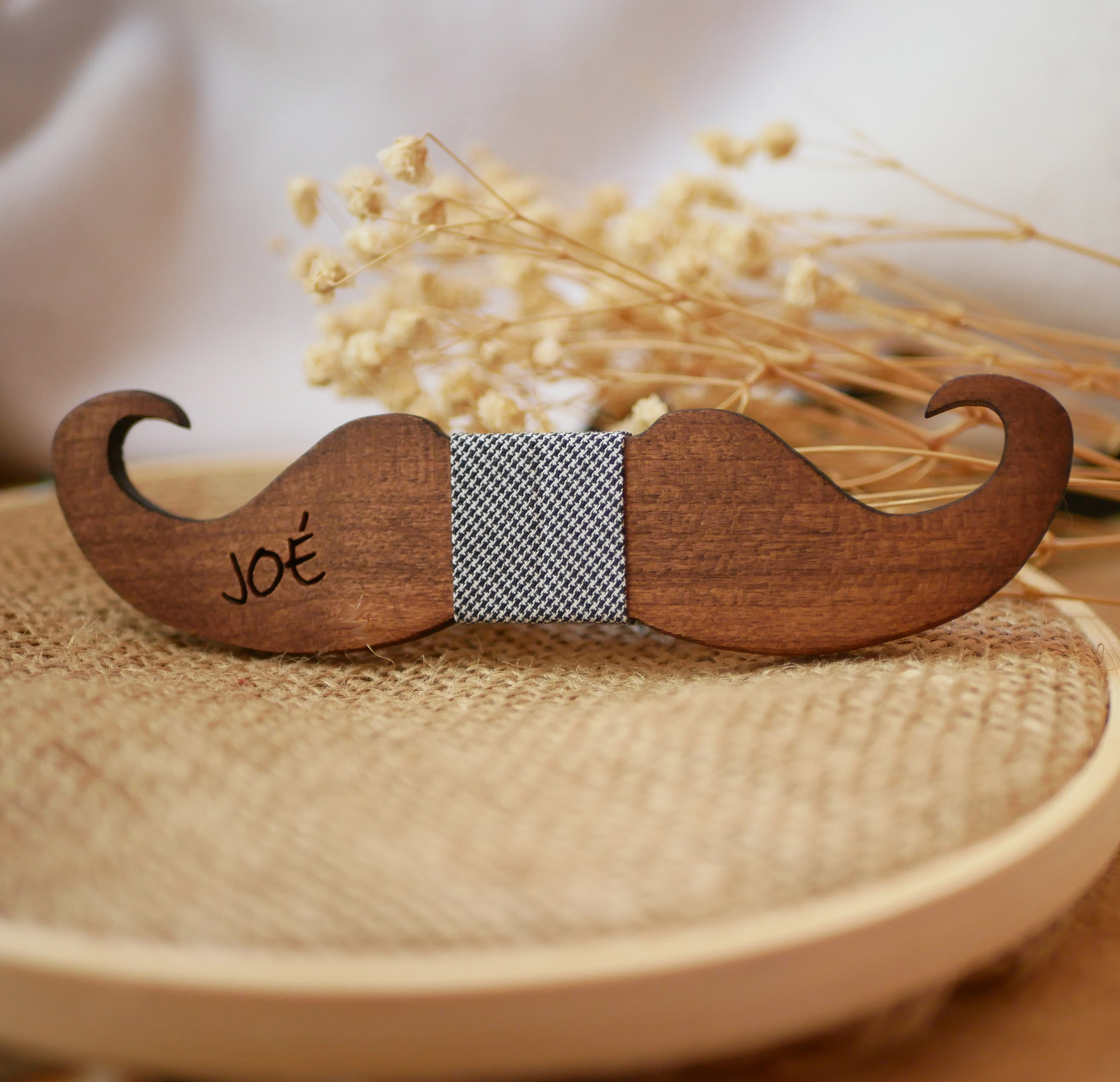 Noeud papillon Moustache en bois teinté à personnaliser fabriqué en France