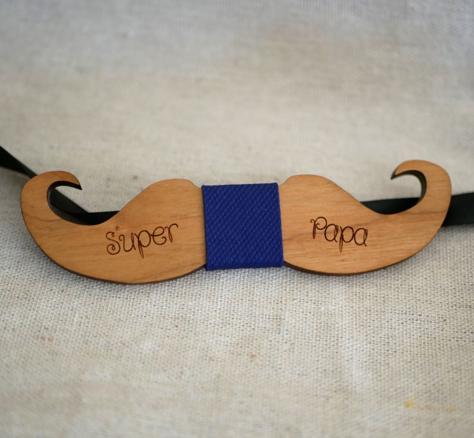 Noeud papillon Moustache en bois merisier à personnaliser fabriqué en France