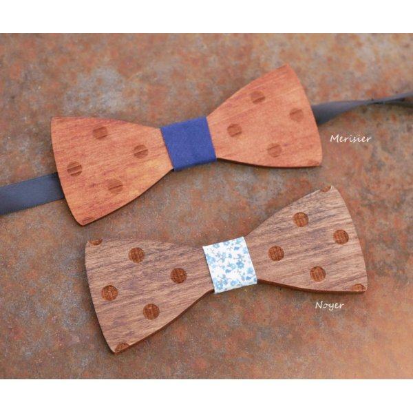 Noeud papillon à pois en bois teinté  gravé à personnaliser