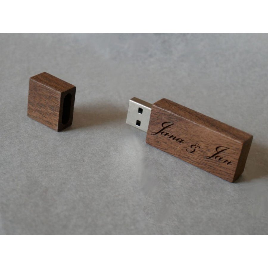 Petite clé USB en bois Noyer gravée à personnaliser